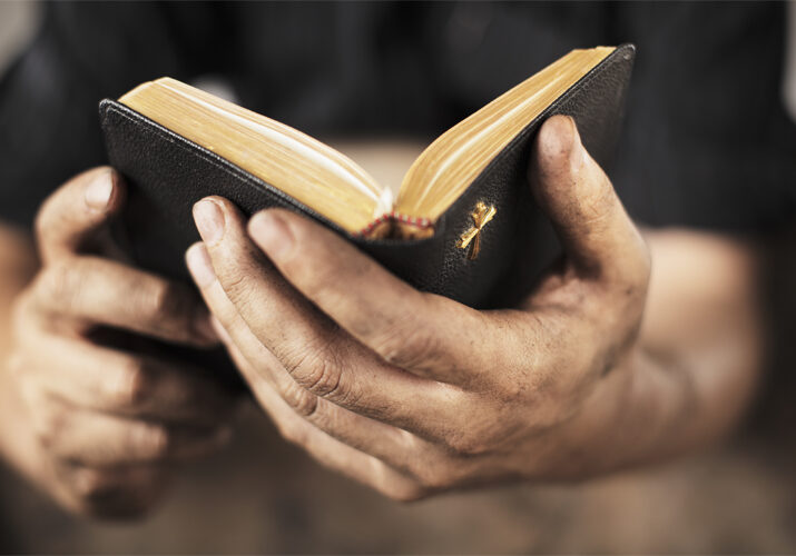 bible_in_hands